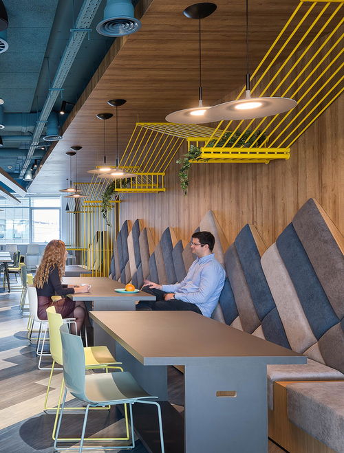 時尚辦公網(wǎng) 辦公設(shè)計 設(shè)計欣賞 靈動多變 塞爾維亞tech l05開發(fā)部門辦公室創(chuàng)新設(shè)計欣賞